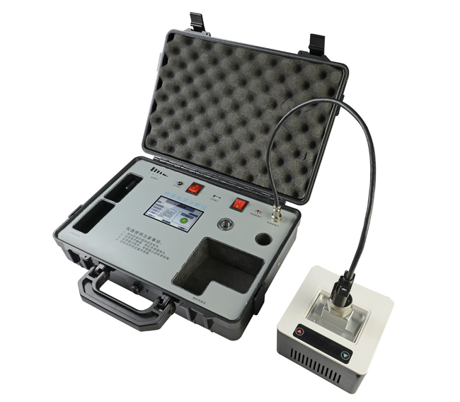 快速油品分析儀可在5分鐘內(nèi)檢測(cè)出油品的污染程度。