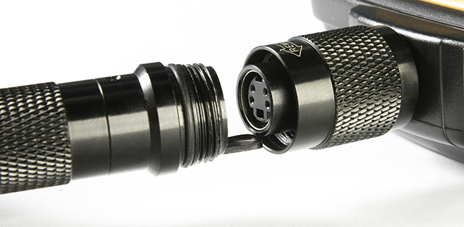 WIE經(jīng)濟型內窺鏡采用螺旋式鎖扣設計,軟管更換方便隨心,一臺主機可更換多種鏡頭