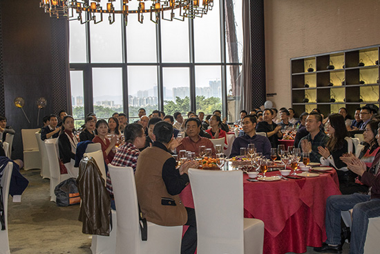 深圳隱秀山居一樓會議廳，2019年亞泰光電迎春企業(yè)年會現(xiàn)志