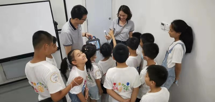 小朋友們走進亞泰，現場參觀，感受內窺鏡之奧秘